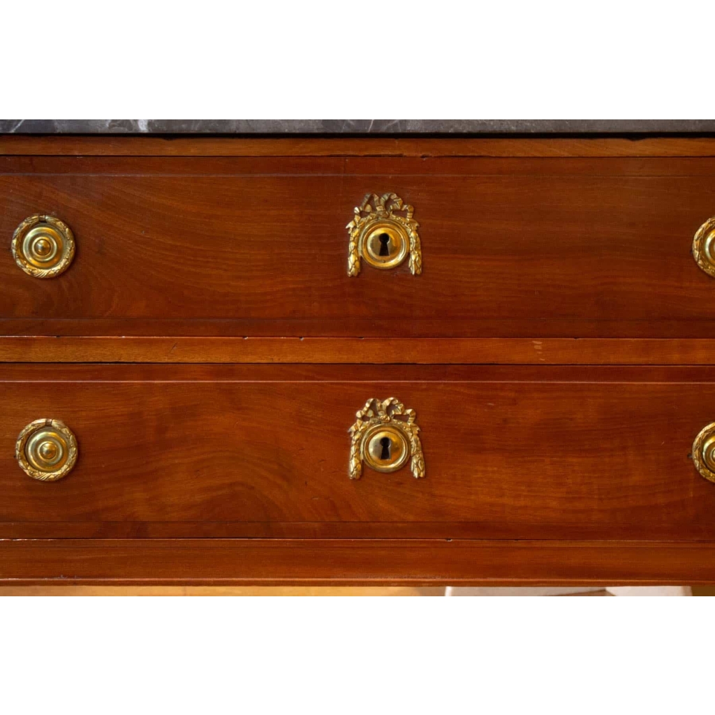 Commode d'époque Louis XVI en acajou.