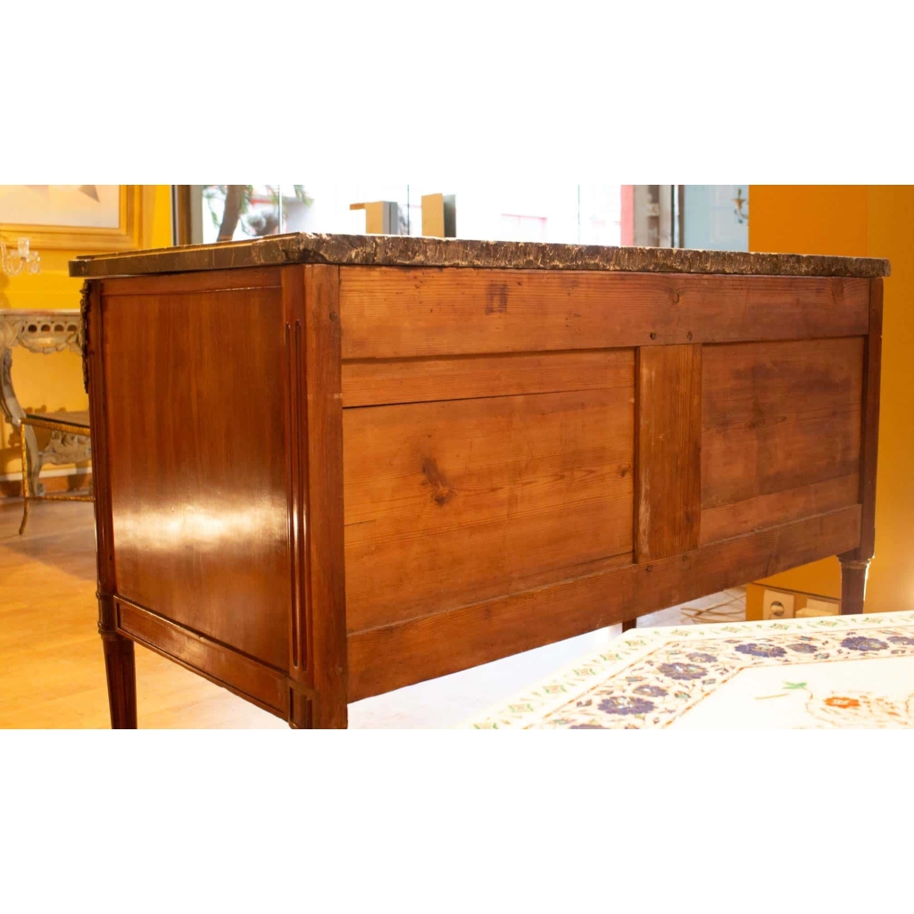 Commode d'époque Louis XVI en acajou.