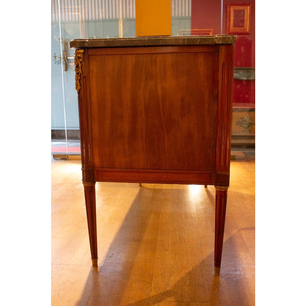 Commode d'époque Louis XVI en acajou.