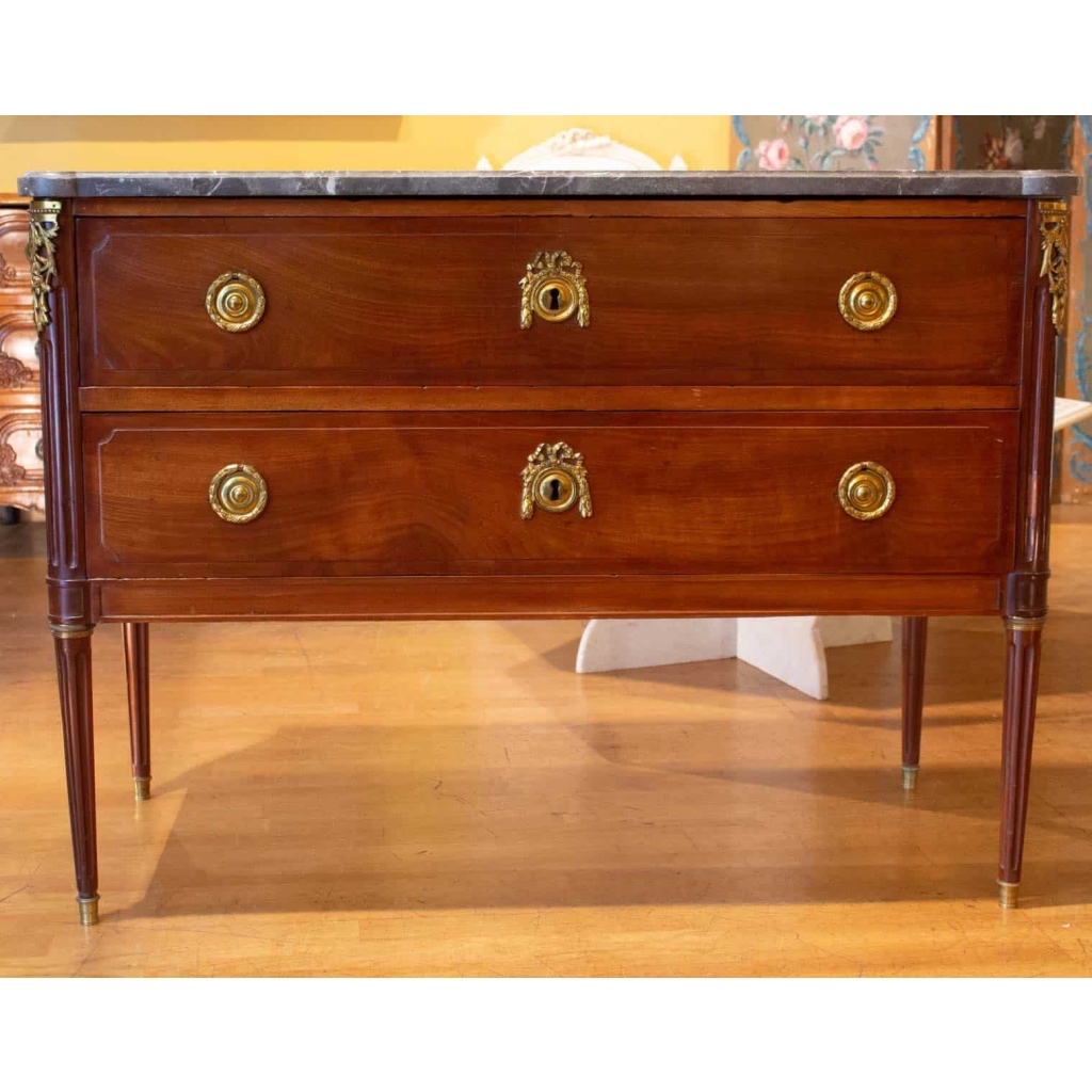 Commode d'époque Louis XVI en acajou.