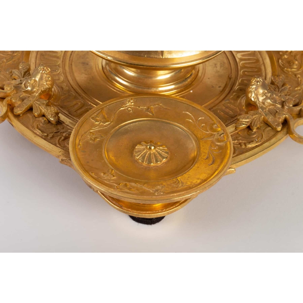 Indispensable…Nécessaire de fumeur de style Néo-Etrusque.Seconde moitié du XIXe siècle. | Biron Indispensable...Nécessaire de fumeur de style Néo-Etrusque.Seconde moitié du XIXe siècle.