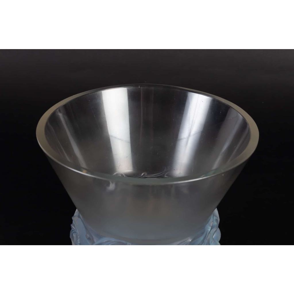 Vase « Cerises » verre opalescent de René LALIQUE