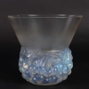 Vase « Cerises » verre opalescent de René LALIQUE
