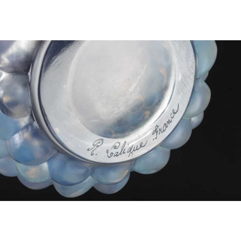 Vase « Cerises » verre opalescent de René LALIQUE