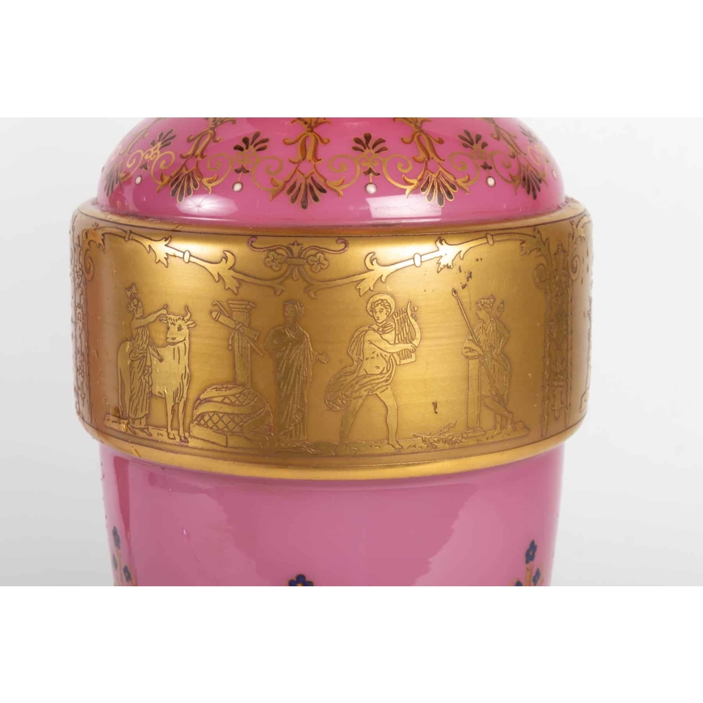 Paire de vases en opaline Napoléon III 19e siècle | Biron Paire de vases en opaline Napoléon III 19e siècle