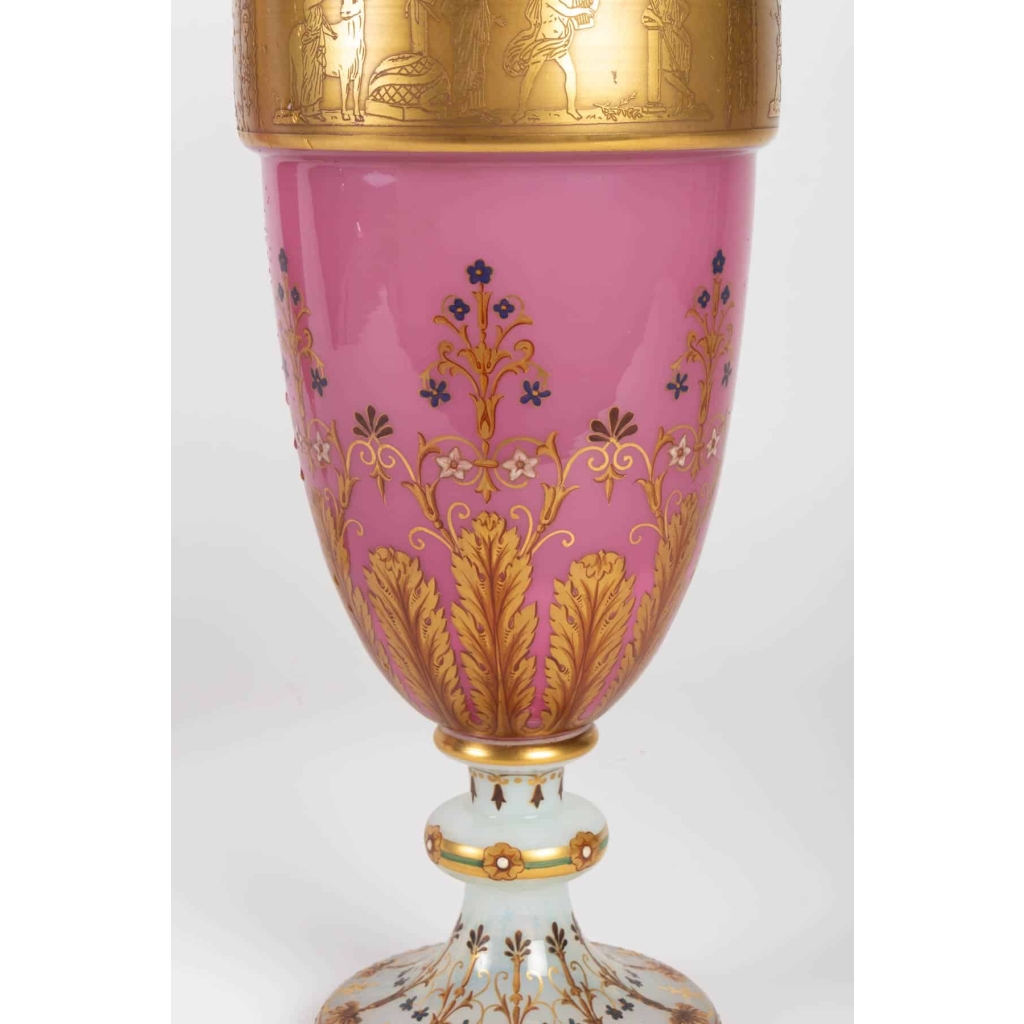 Paire de vases en opaline Napoléon III 19e siècle | Biron Paire de vases en opaline Napoléon III 19e siècle
