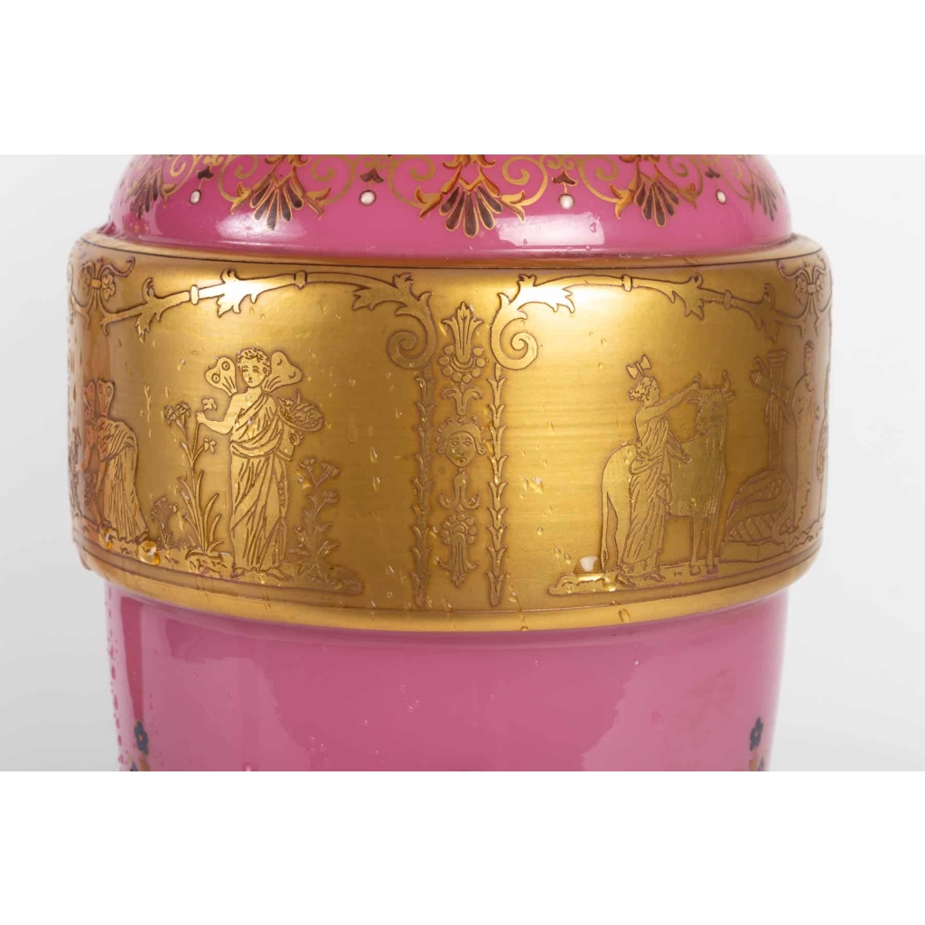 Paire de vases en opaline Napoléon III 19e siècle | Biron Paire de vases en opaline Napoléon III 19e siècle