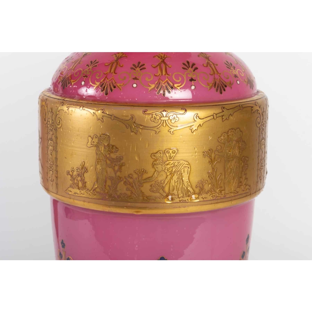 Paire de vases en opaline Napoléon III 19e siècle | Biron Paire de vases en opaline Napoléon III 19e siècle