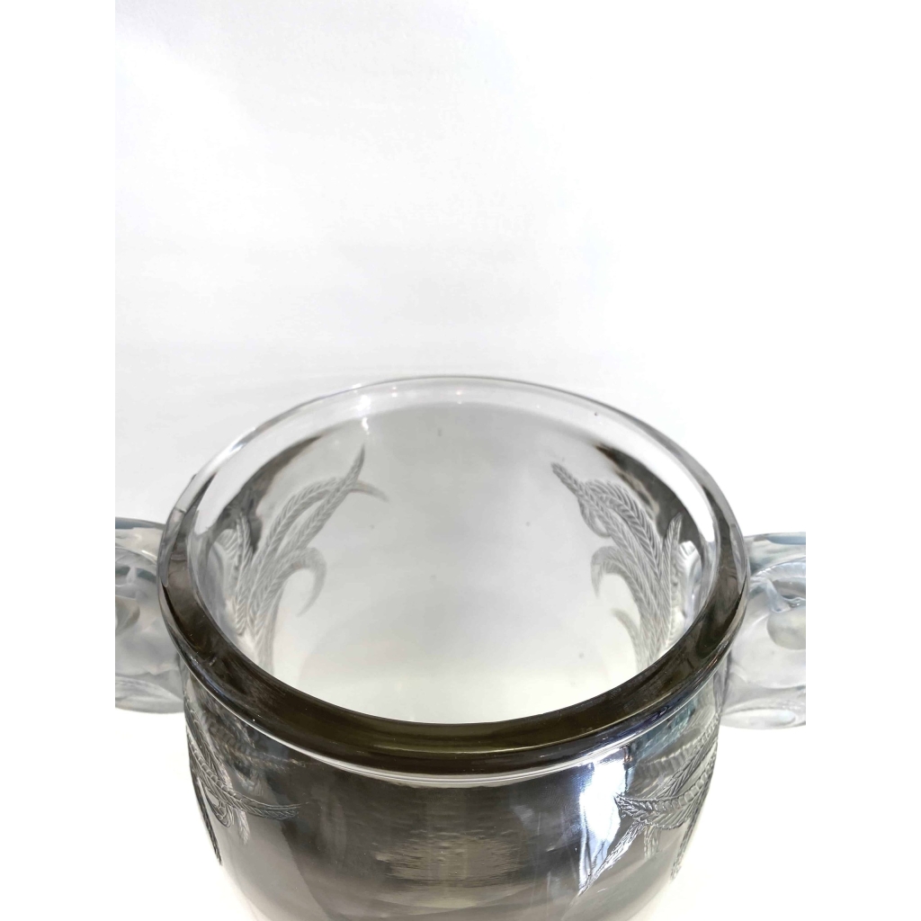 Vase « Yvelines » verre blanc patiné bleu de René LALIQUE | Biron Vase « Yvelines » verre blanc patiné bleu de René LALIQUE