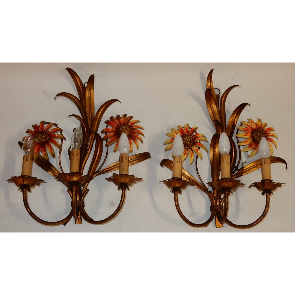 1970′ Paire d’ Appliques en Métal peint à Décor de Tournesols | Biron 1970' Paire d' Appliques en Métal peint à Décor de Tournesols