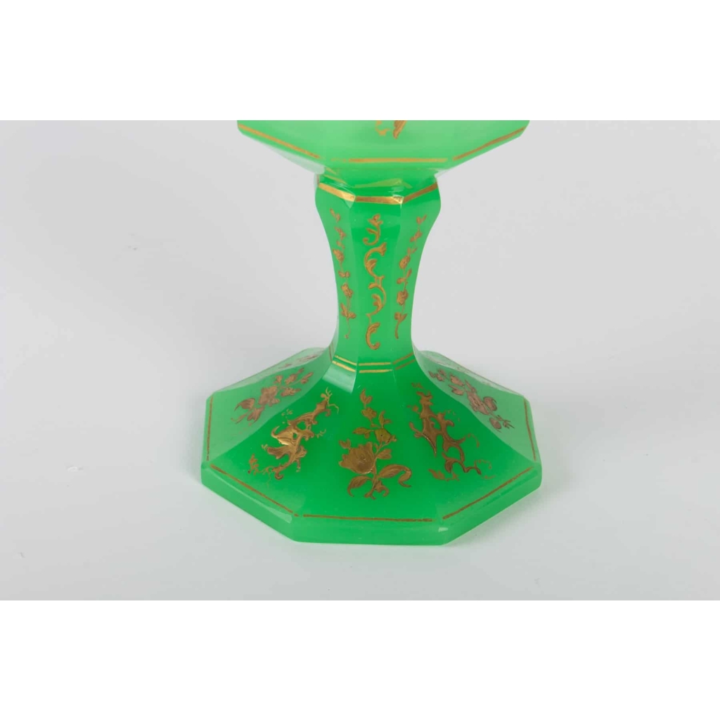 Coupe couverte en opaline Napoléon III 19e siècle