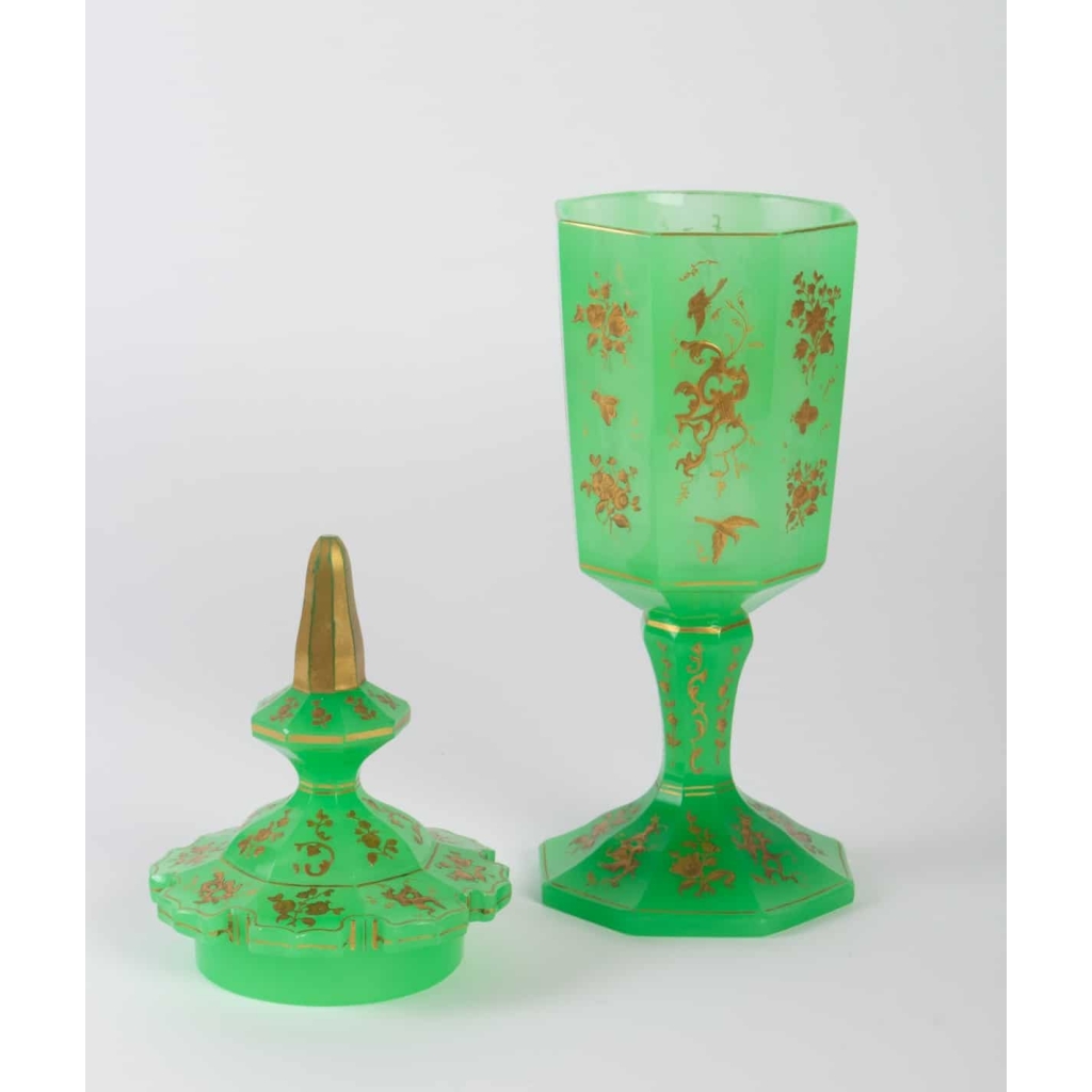 Coupe couverte en opaline Napoléon III 19e siècle