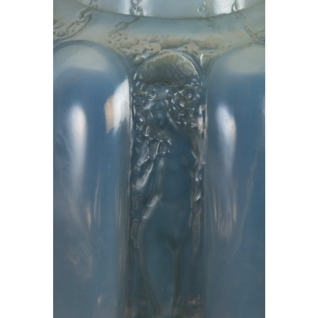 Vase « Six Figurines et Masques » verre opalescent triple couche de René LALIQUE