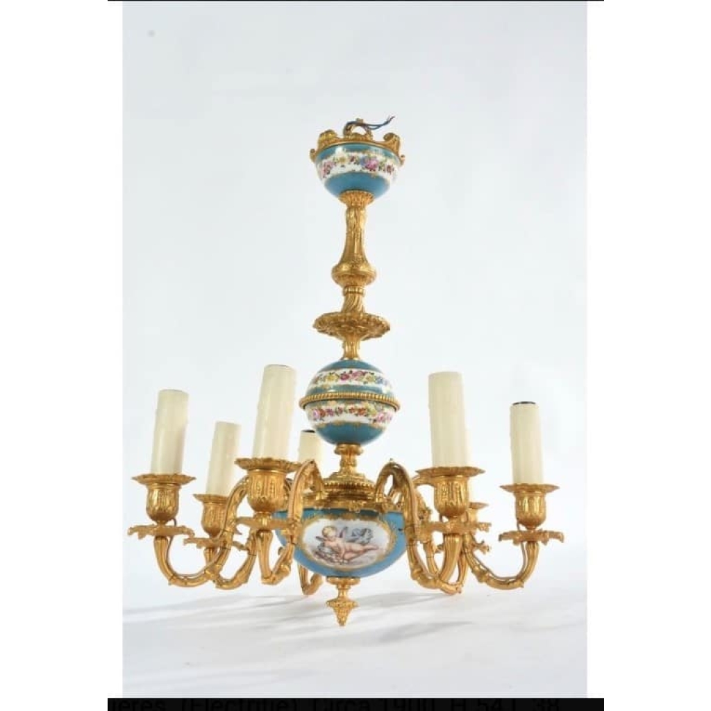 Des Chérubins au plafond!-Délicieux petit lustre en bronze doré et porcelaine dans le goût de Sèvres.XIXe. | Biron |