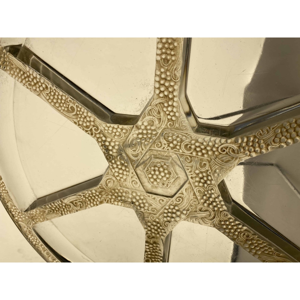 René Lalique : Plat « Ricquewihr » | Biron René Lalique : Plat "Ricquewihr"