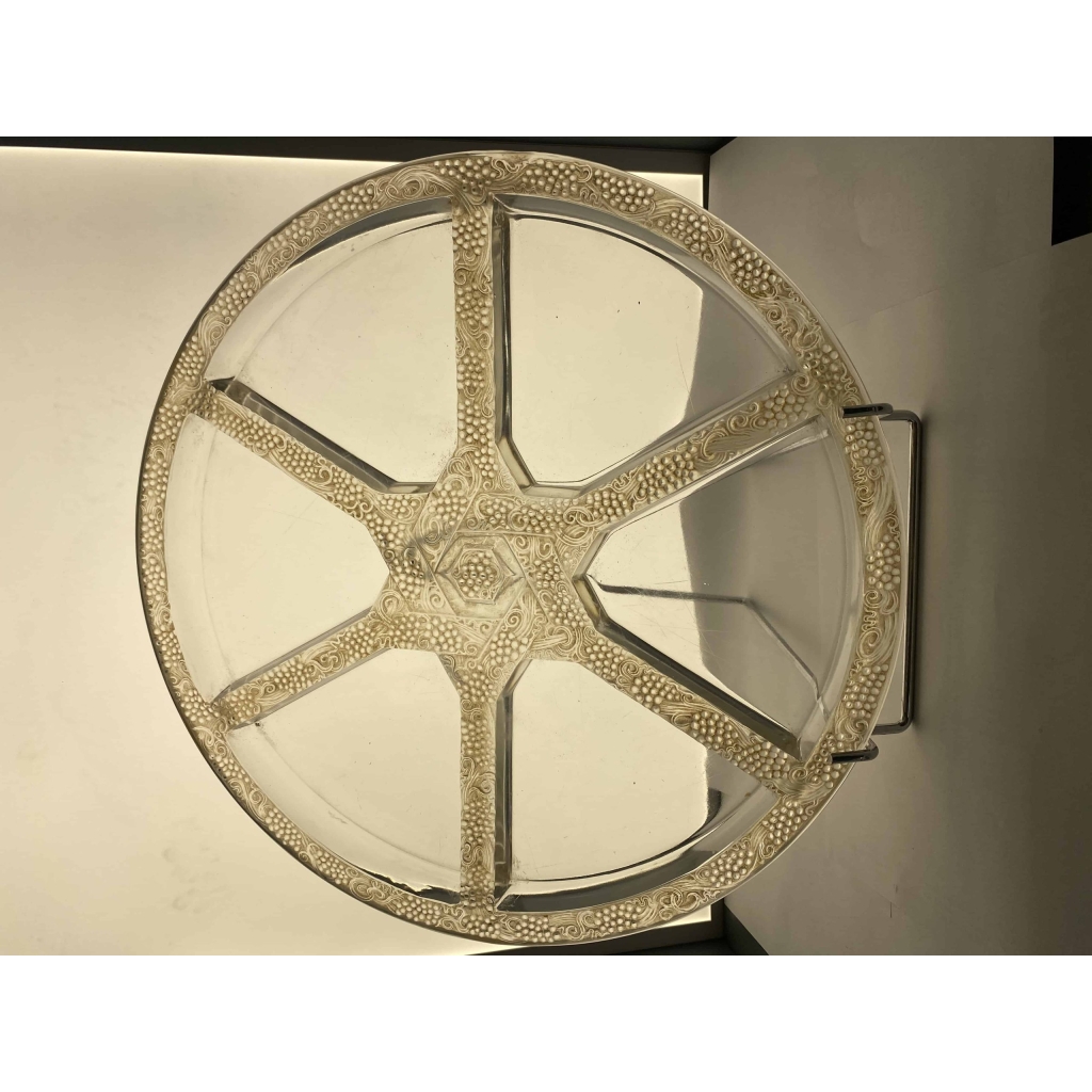 René Lalique : Plat « Ricquewihr » | Biron René Lalique : Plat "Ricquewihr"