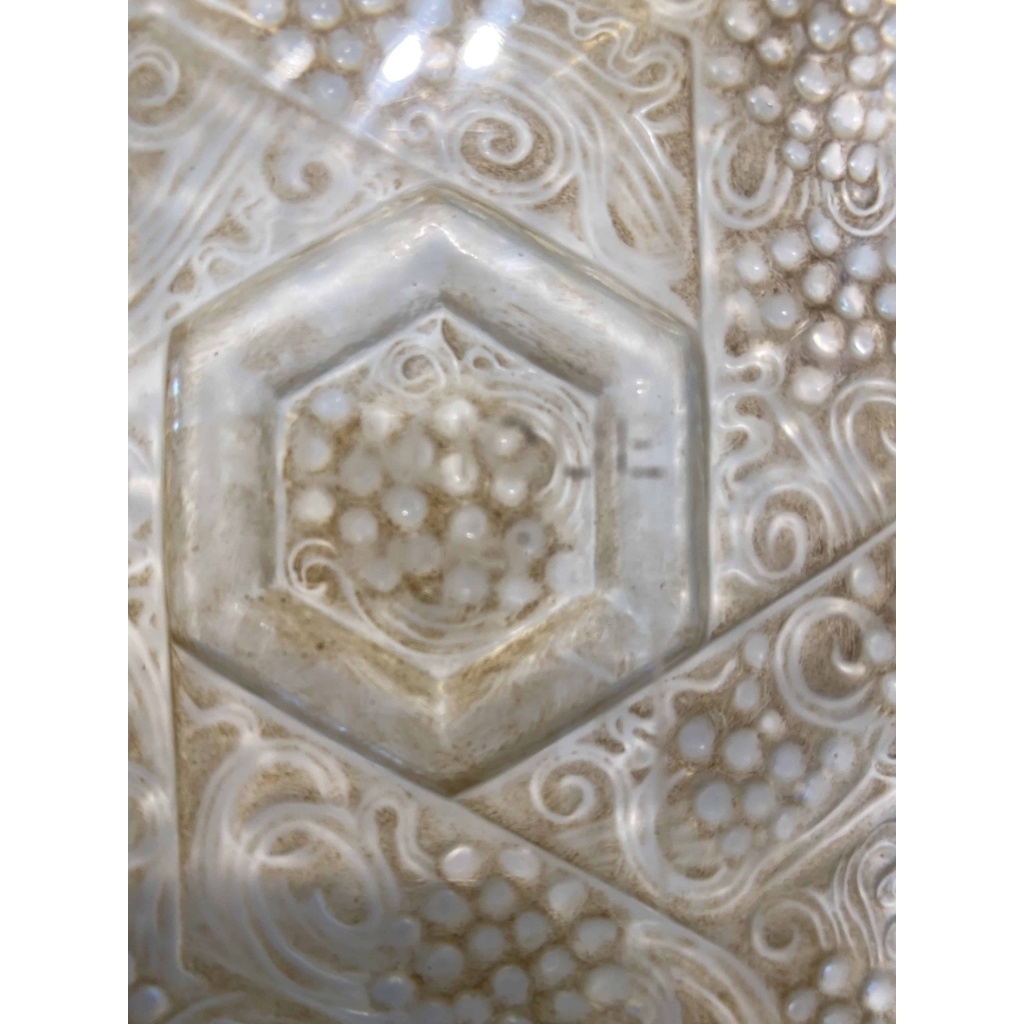 René Lalique : Plat « Ricquewihr » | Biron René Lalique : Plat "Ricquewihr"