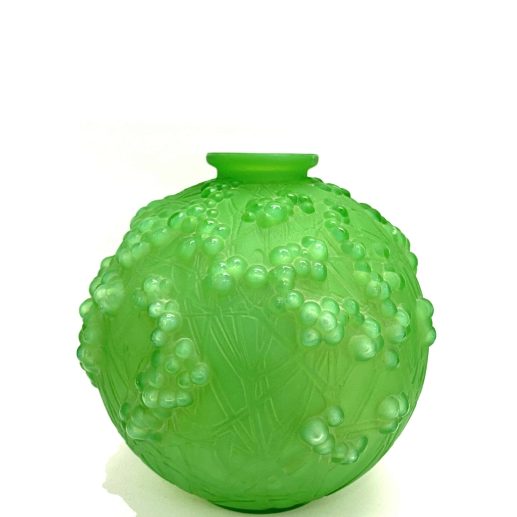 Vase « Druide » Verre Vert Jade Triple Couche de René LALIQUE | Biron Vase "Druide" Verre Vert Jade Triple Couche de René LALIQUE
