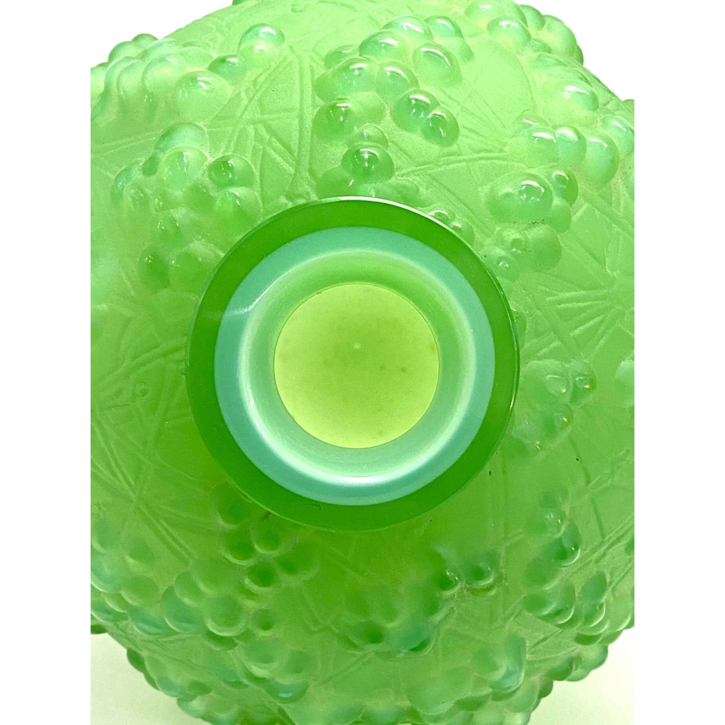 Vase « Druide » Verre Vert Jade Triple Couche de René LALIQUE | Biron Vase "Druide" Verre Vert Jade Triple Couche de René LALIQUE