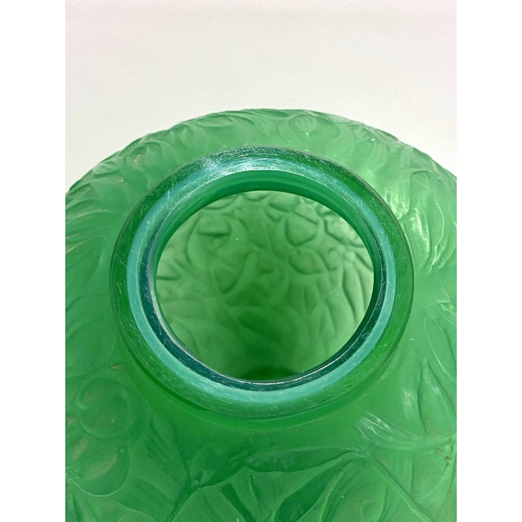 1920 Vase "Gui" Verre Vert Jade Triple Couche de René LALIQUE