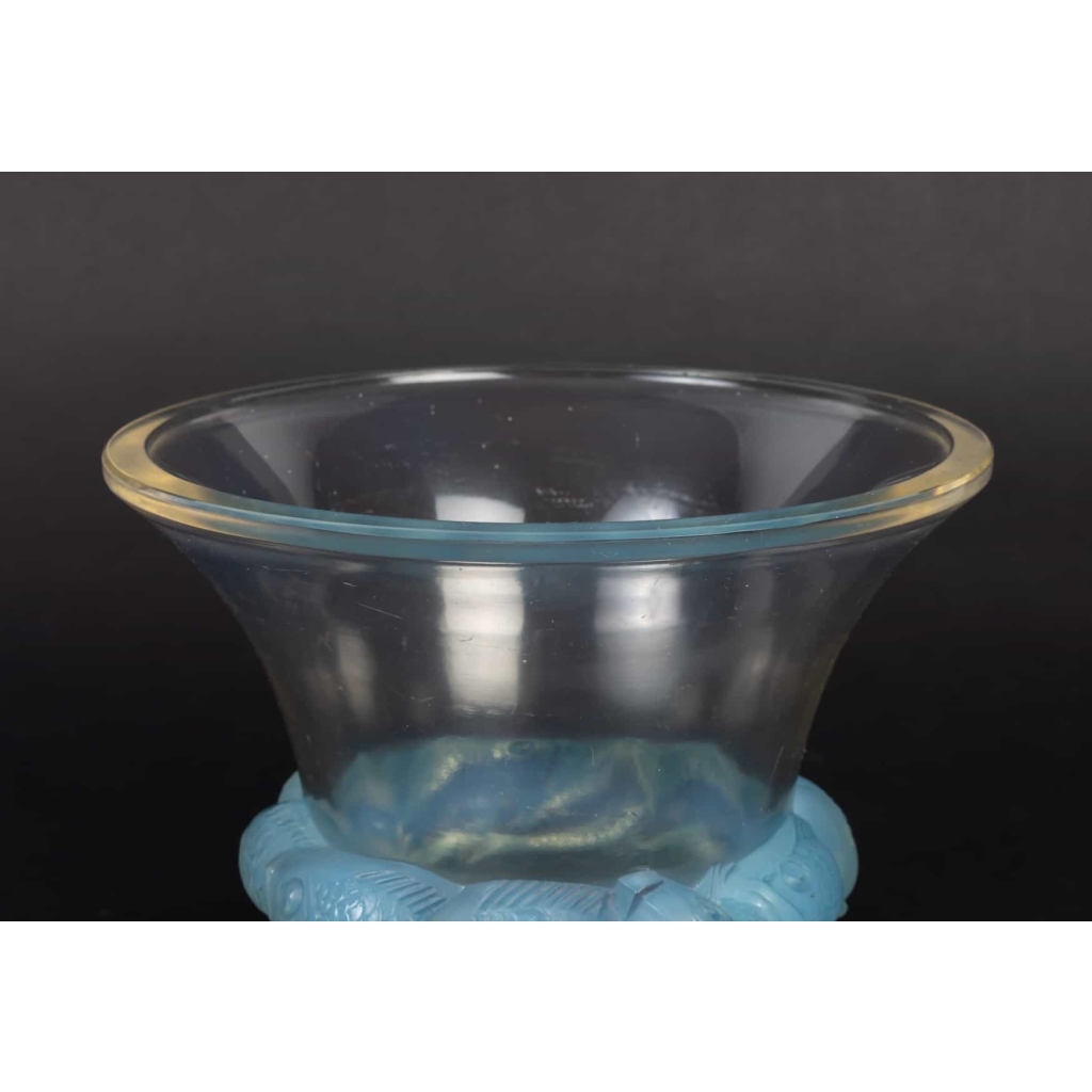 Vase « Piriac » verre opalescent patiné bleu de René LALIQUE