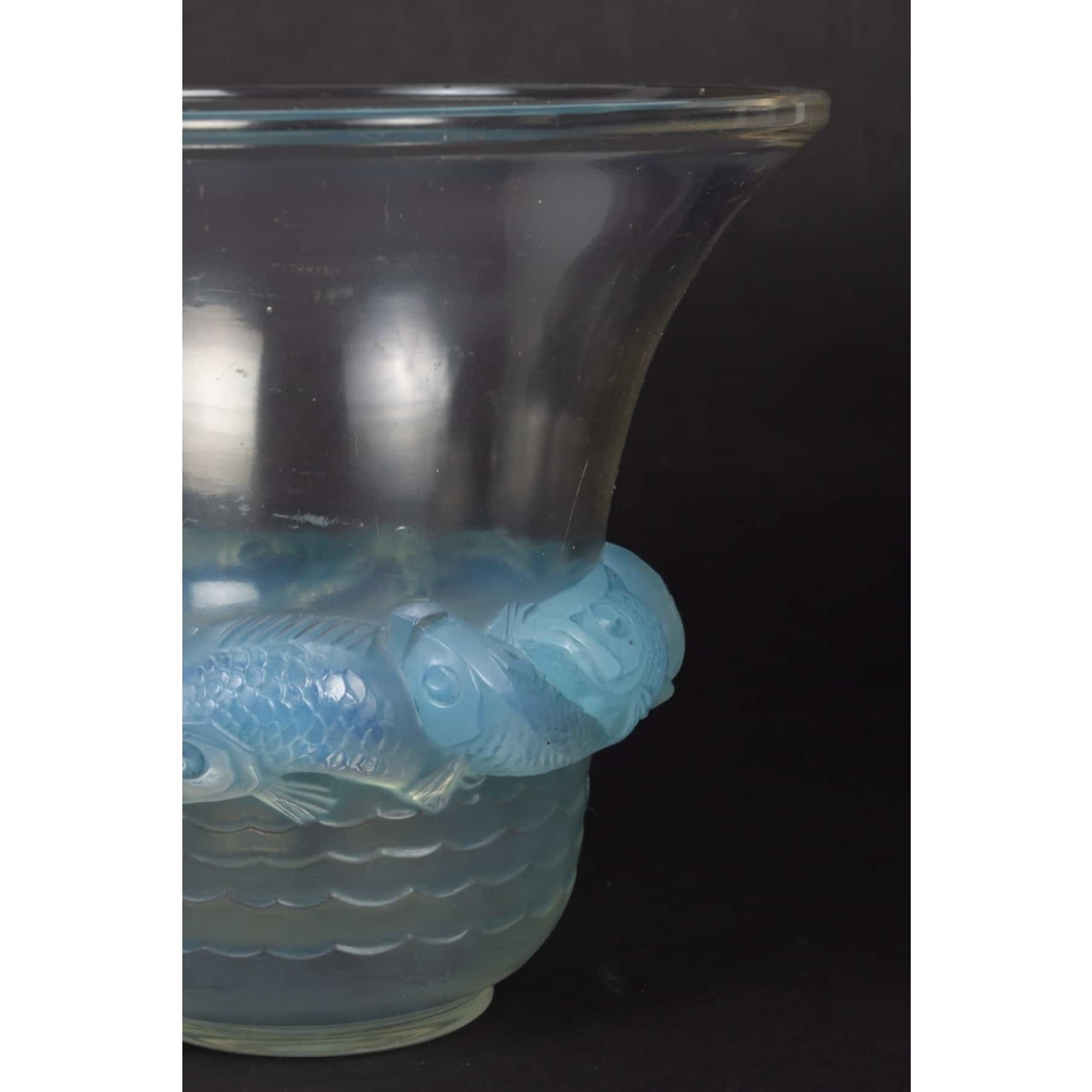 Vase « Piriac » verre opalescent patiné bleu de René LALIQUE