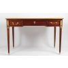 Bureau plat de style Louis XVI | Biron ||||||||
