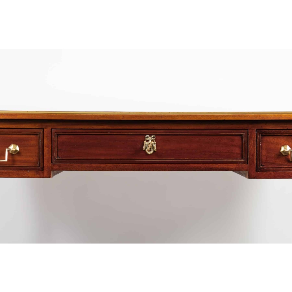 Bureau plat de style Louis XVI | Biron Bureau plat de style Louis XVI