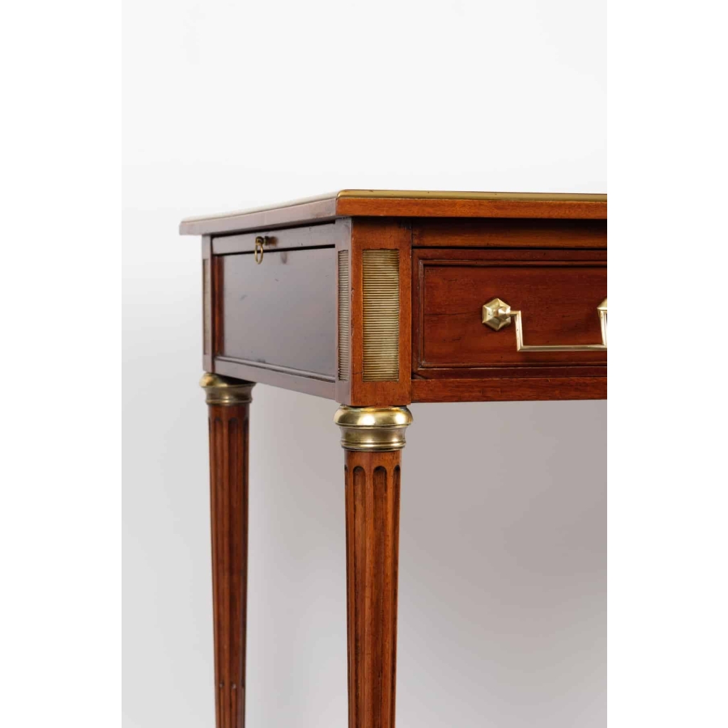 Bureau plat de style Louis XVI | Biron Bureau plat de style Louis XVI