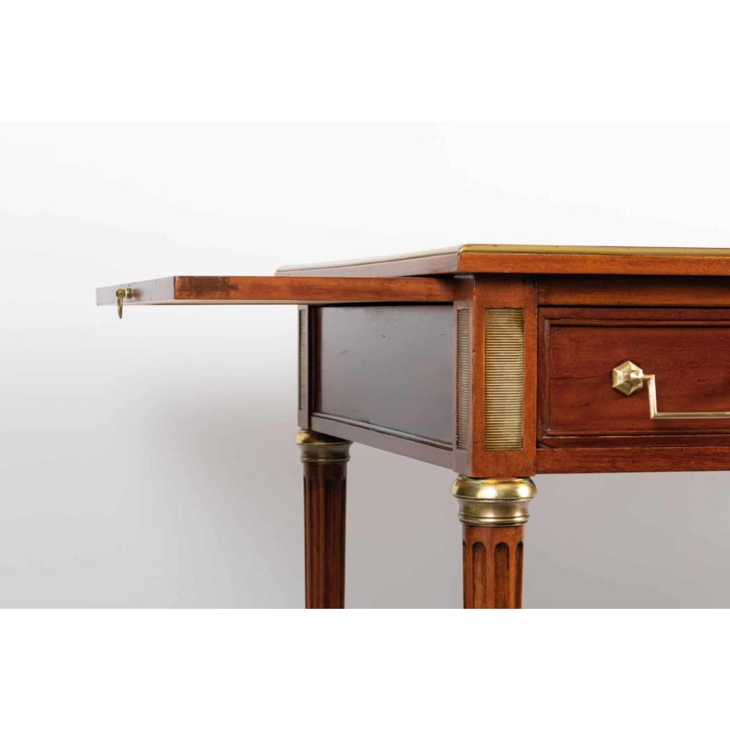 Bureau plat de style Louis XVI | Biron Bureau plat de style Louis XVI