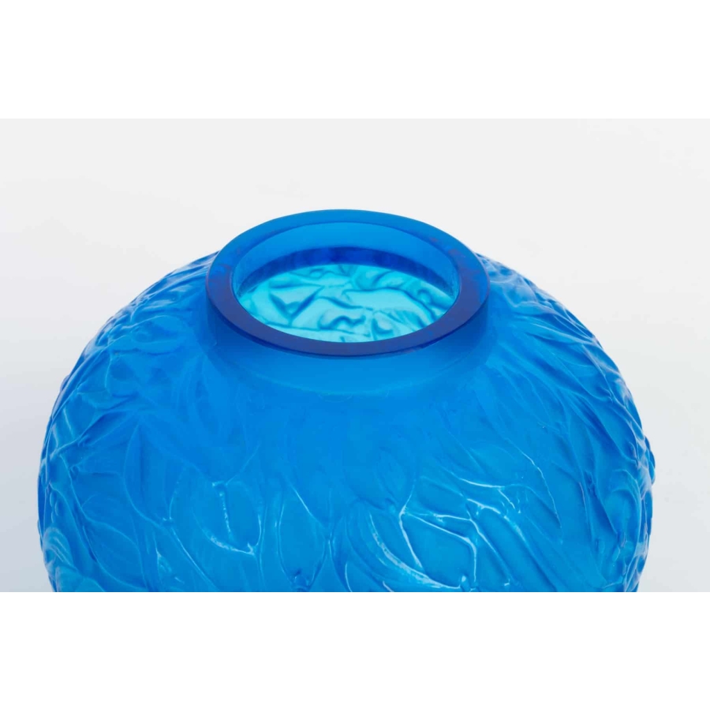 Vase « Gui » verre bleu électrique de René LALIQUE