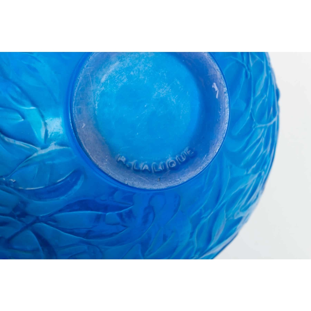 Vase « Gui » verre bleu électrique de René LALIQUE