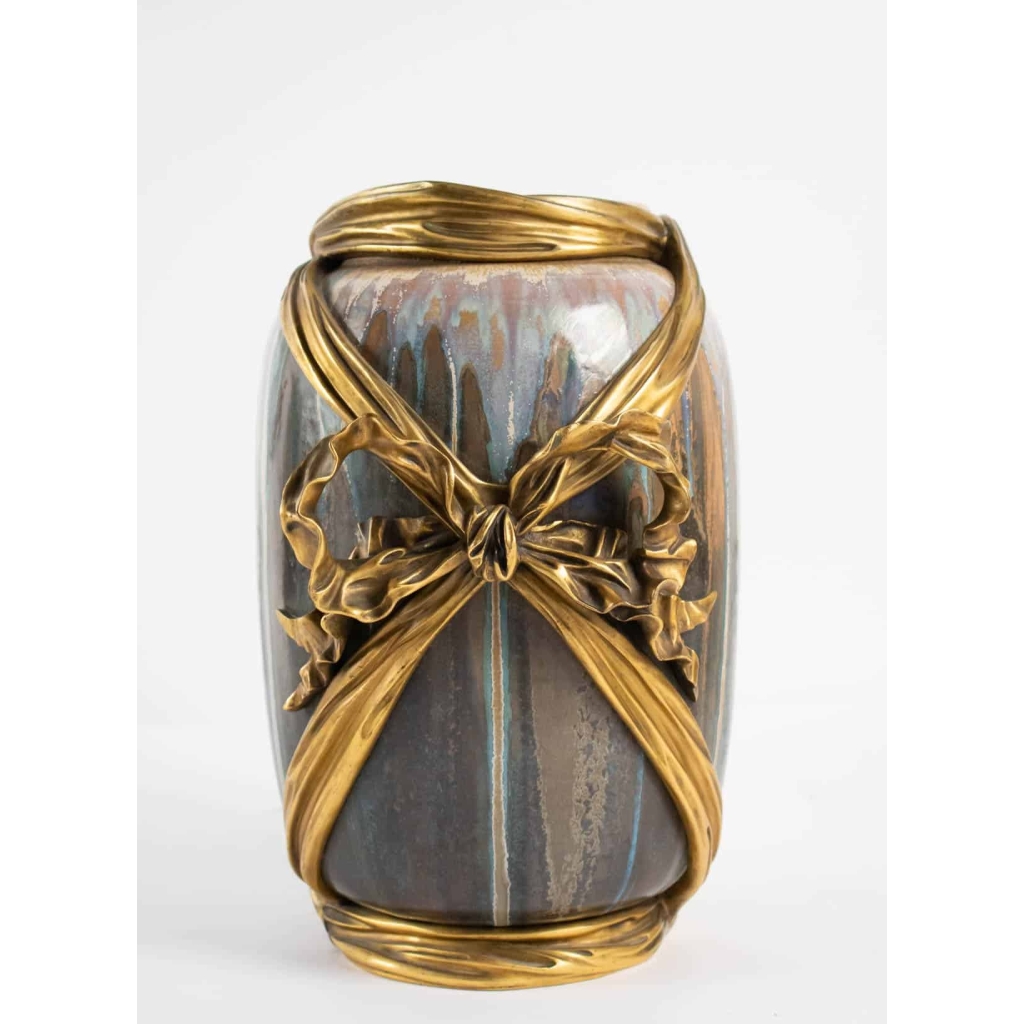 Vase de Sèvres en grès émaillé à monture en bronze doré signé KELLER | Biron |||||||