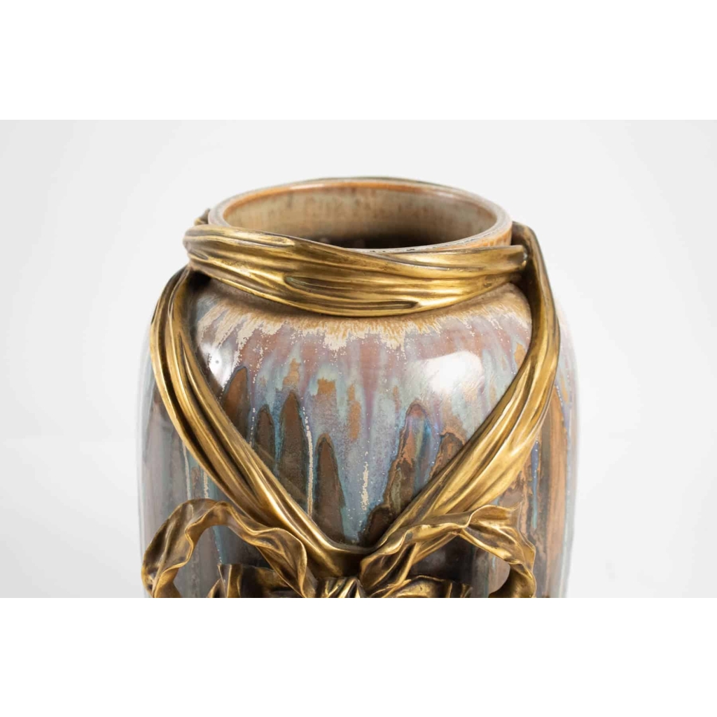 Vase de Sèvres en grès émaillé à monture en bronze doré signé KELLER | Biron Vase de Sèvres en grès émaillé à monture en bronze doré signé KELLER