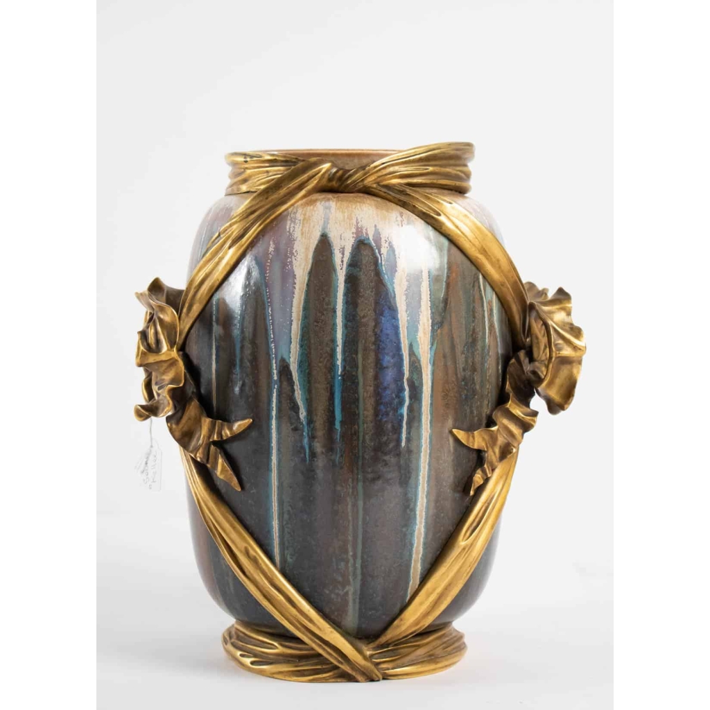 Vase de Sèvres en grès émaillé à monture en bronze doré signé KELLER | Biron Vase de Sèvres en grès émaillé à monture en bronze doré signé KELLER