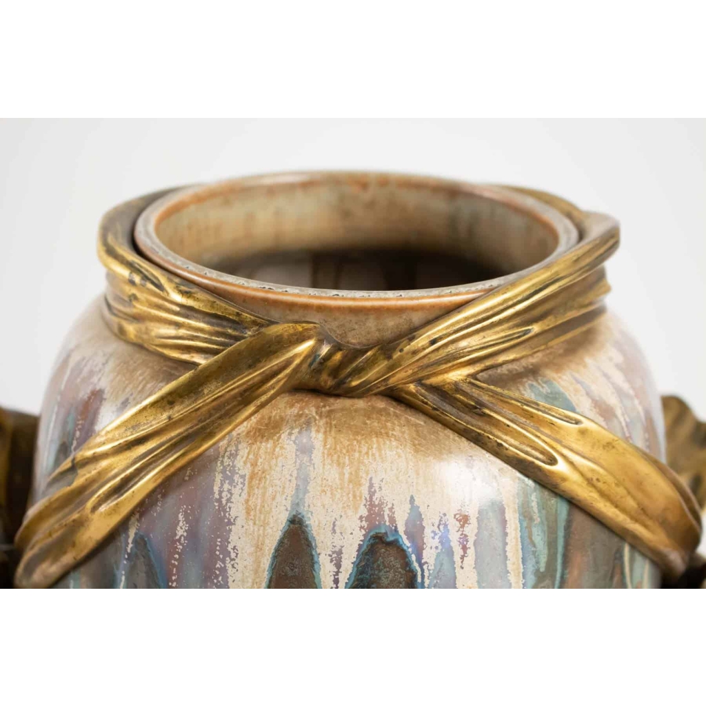 Vase de Sèvres en grès émaillé à monture en bronze doré signé KELLER | Biron Vase de Sèvres en grès émaillé à monture en bronze doré signé KELLER
