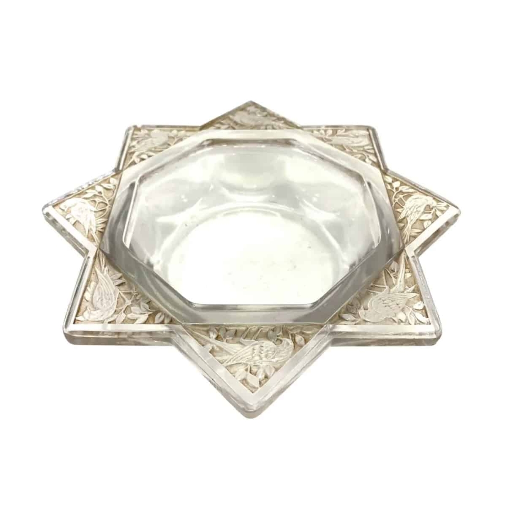 Cendrier « Fauvettes » verre blanc patiné sépia de René LALIQUE | Biron |||