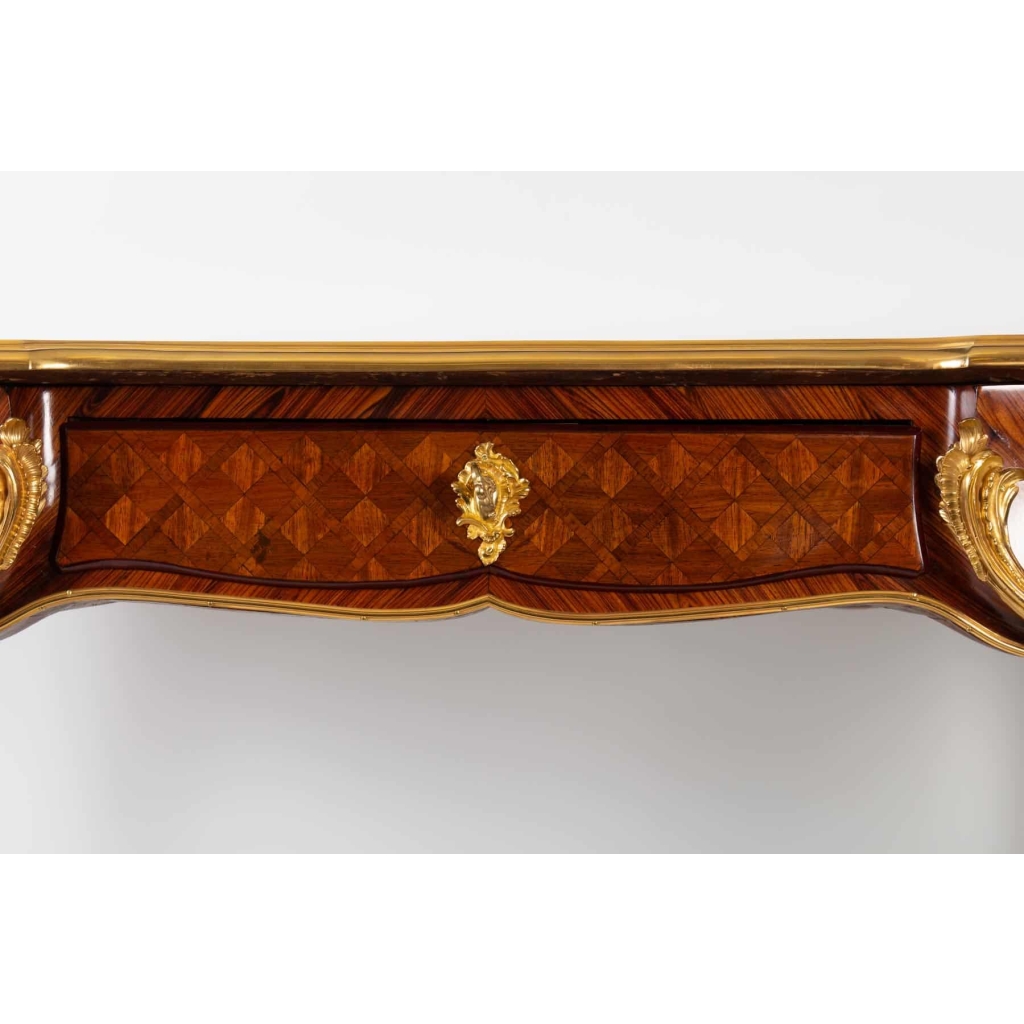 Bureau de style Louis XV. | Biron Bureau de style Louis XV.