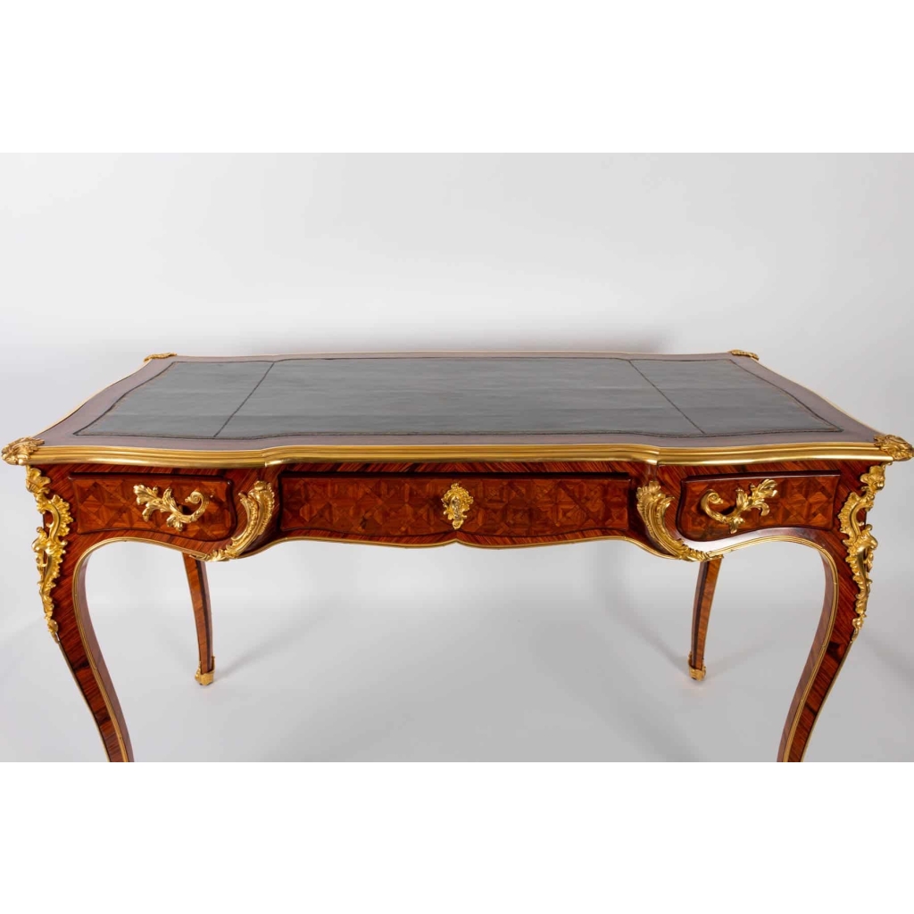Bureau de style Louis XV. | Biron Bureau de style Louis XV.