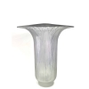 Vase « Lotus » verre blanc patiné bleu de René LALIQUE | Biron Vase "Lotus" verre blanc patiné bleu de René LALIQUE