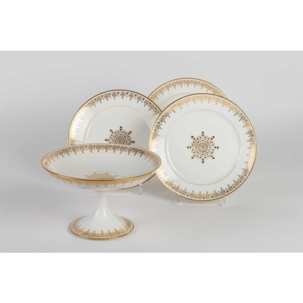 Douze assiettes et un présentoir de la Manufacture de Sèvres 1883 | Biron ||||||