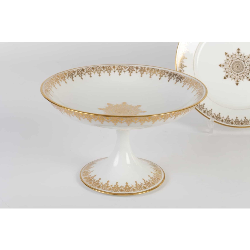 Douze assiettes et un présentoir de la Manufacture de Sèvres 1883 | Biron Douze assiettes et un présentoir de la Manufacture de Sèvres 1883