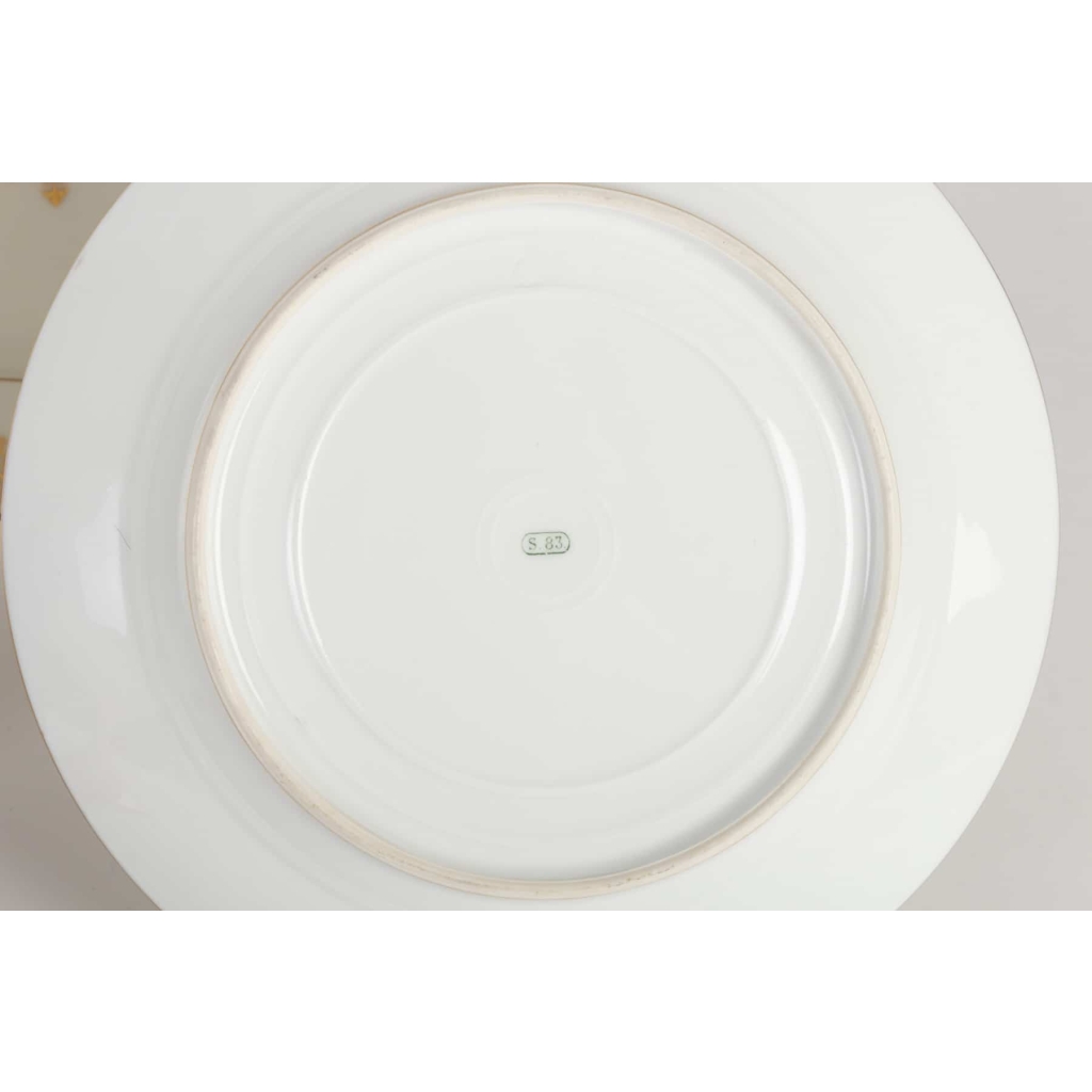 Douze assiettes et un présentoir de la Manufacture de Sèvres 1883 | Biron Douze assiettes et un présentoir de la Manufacture de Sèvres 1883