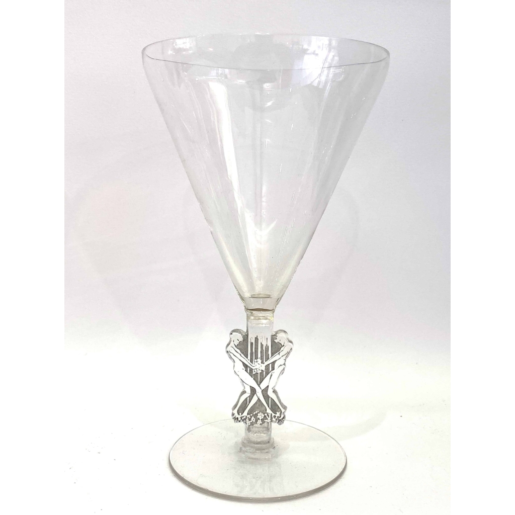 Service « Strasbourg » verre blanc patiné gris de René LALIQUE – 18 pièces | Biron Service "Strasbourg" verre blanc patiné gris de René LALIQUE - 18 pièces