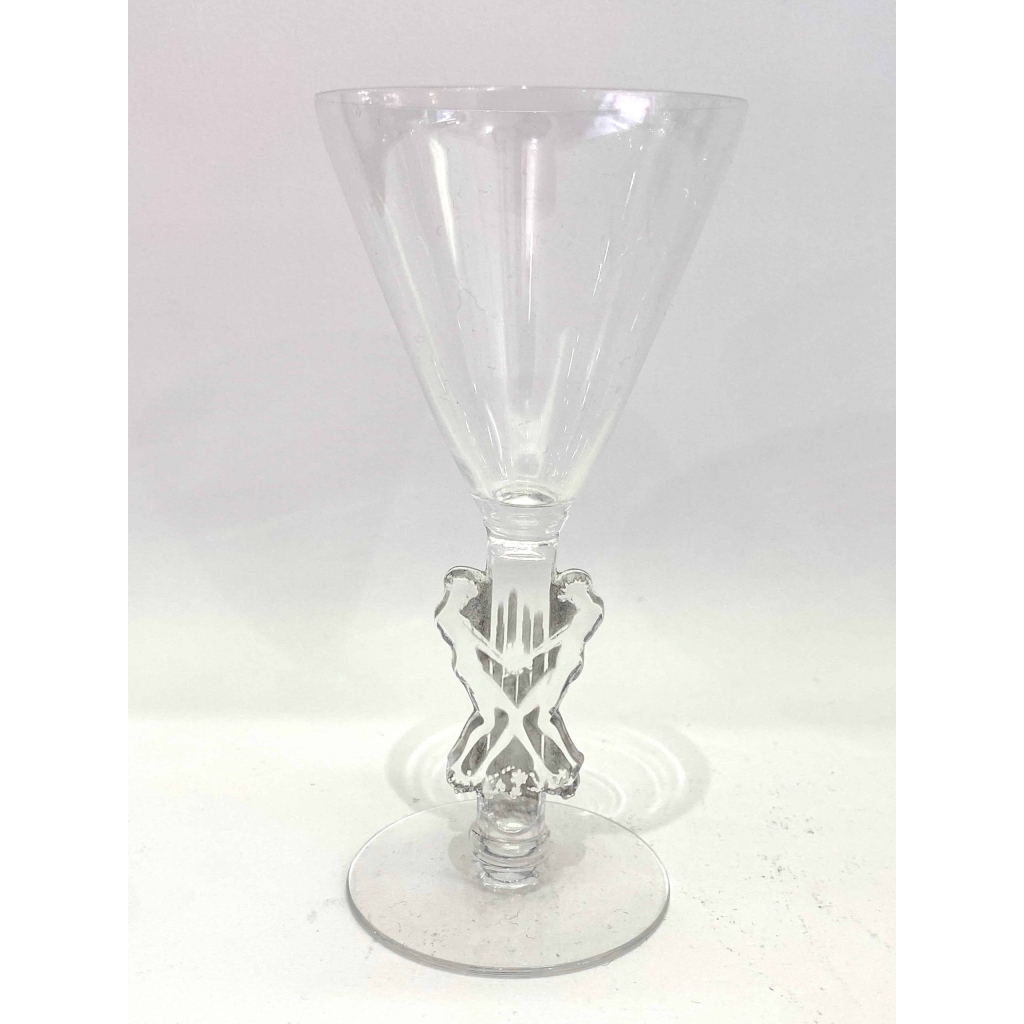 Service « Strasbourg » verre blanc patiné gris de René LALIQUE – 18 pièces | Biron Service "Strasbourg" verre blanc patiné gris de René LALIQUE - 18 pièces