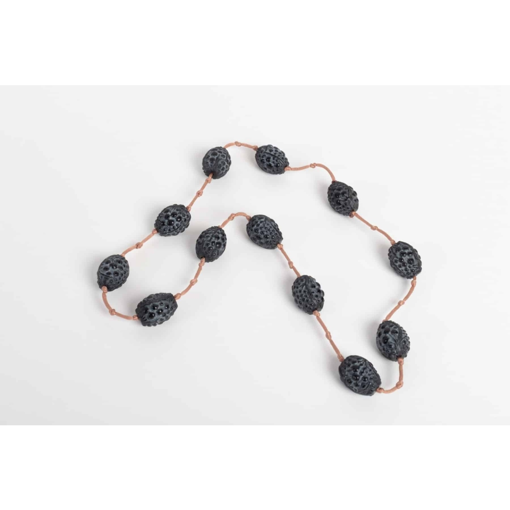 Collier Sautoir « Grosses Graines » verre noir patiné blanc de René LALIQUE | Biron Collier Sautoir « Grosses Graines » verre noir patiné blanc de René LALIQUE