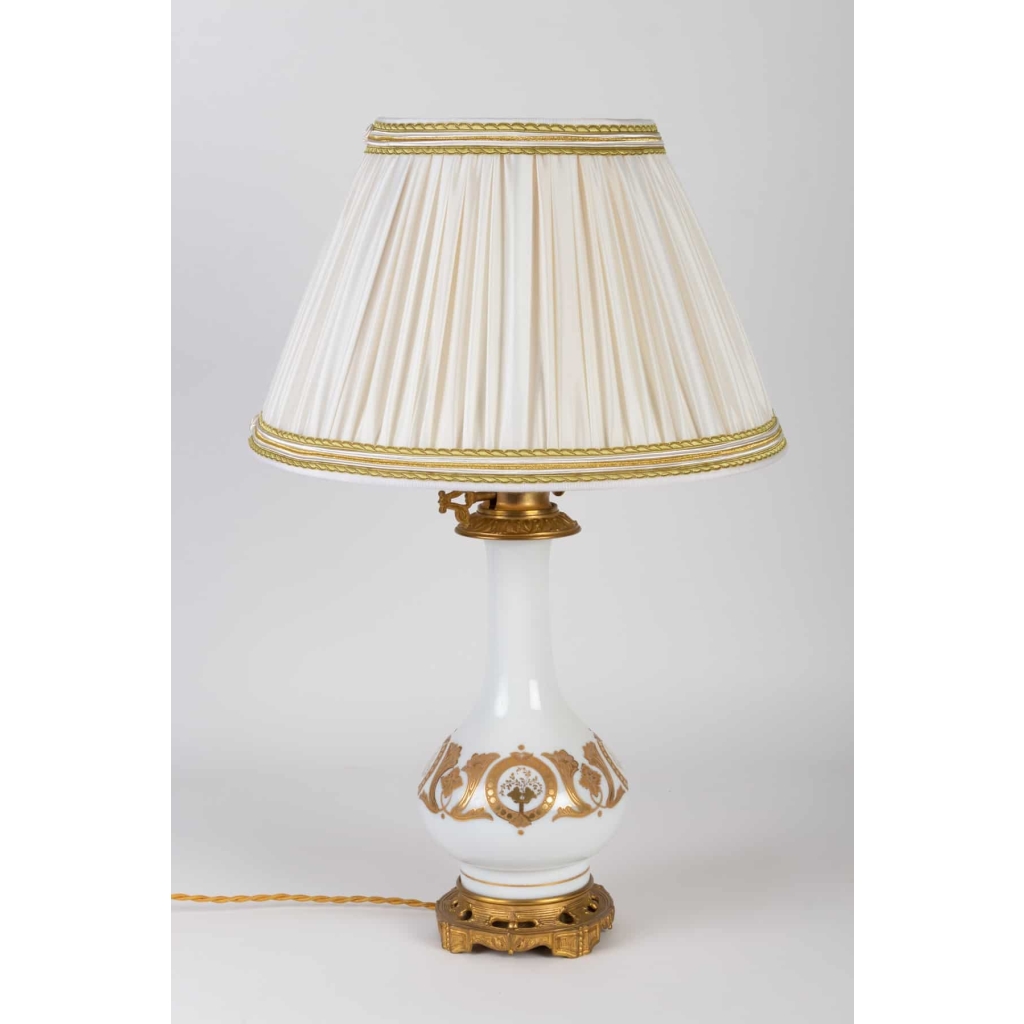 Paire de Lampes blanches et or du XIXeme
