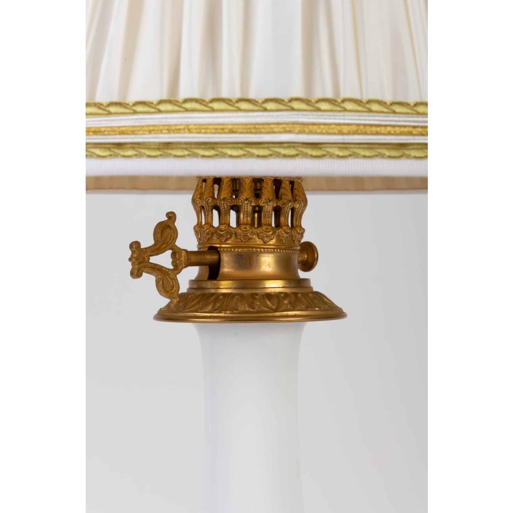 Paire de Lampes blanches et or du XIXeme