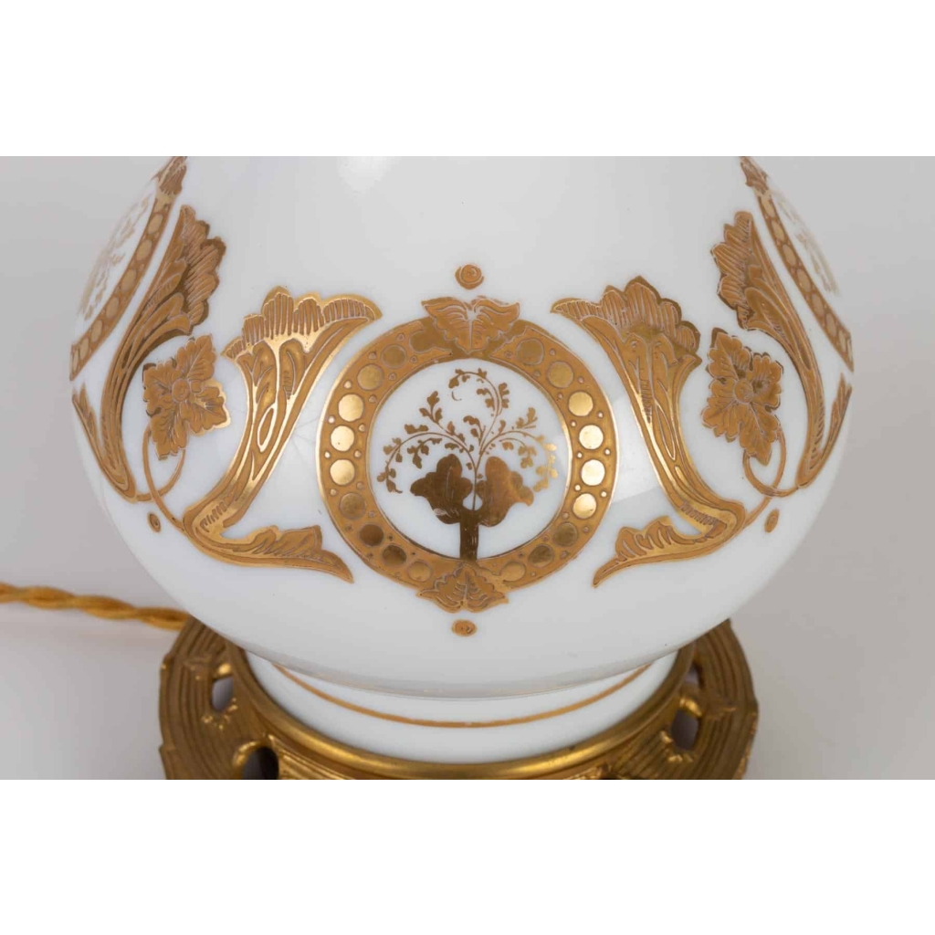Paire de Lampes blanches et or du XIXeme