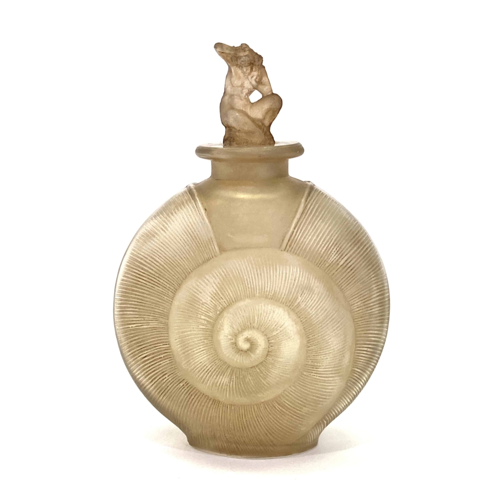 Flacon « Amphitrite » verre blanc patiné sépia de René LALIQUE | Biron ||||||||